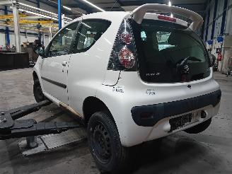 Peugeot 107 107 Hatchback 1.0 12V (384F(1KR)) [50kW]  (06-2005/05-2014) picture 4