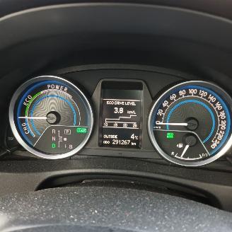 Toyota Auris Auris (E18) Hatchback 5-drs 1.8 16V Hybrid (2ZRFXE) [100kW]  (10-2012/=
03-2019) picture 2