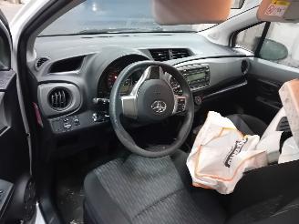 Toyota Yaris Yaris III (P13) Hatchback 1.0 12V VVT-i (1KR-FE) [51kW]  (12-2010/09-2=
020) picture 5