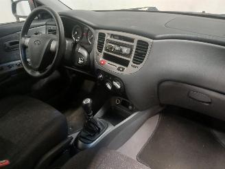Kia Rio Rio II (DE) Hatchback 1.4 16V (G4EE) [71kW]  (03-2005/12-2011) picture 9
