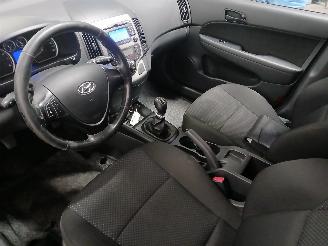 Hyundai I-30 i30 (FD) Hatchback 1.4 CVVT 16V (G4FA) [77kW]  (10-2007/11-2011) picture 12