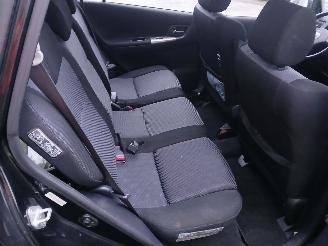 Toyota Corolla Corolla Verso (E12) MPV 1.6 16V VVT-i (3ZZFE) [81kW]  (01-2002/05-2004=
) picture 9