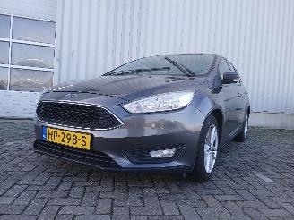 krockskadad bil auto Ford Focus Focus 3 Wagon Combi 1.0 Ti-VCT EcoBoost 12V 125 (M1DD) [92kW]  (02-201=
2/05-2018) 2015/5