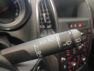 Opel Astra Astra J Sports Tourer (PD8/PE8/PF8) Combi 1.4 Turbo 16V (A14NET(Euro 5=
)) [103kW]  (10-2010/10-2015) picture 13