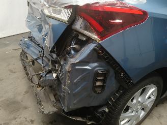 Toyota Auris Auris (E18) Hatchback 5-drs 1.8 16V Hybrid (2ZRFXE) [100kW]  (10-2012/=
03-2019) picture 22