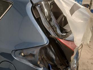 Toyota Auris Auris (E18) Hatchback 5-drs 1.8 16V Hybrid (2ZRFXE) [100kW]  (10-2012/=
03-2019) picture 24