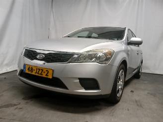 Schadeauto Kia Cee d Cee'd (EDB5) Hatchback 5-drs 1.4 CVVT 16V (G4FAI) [80kW]  (09-2009/12-=
2012) 2009/10