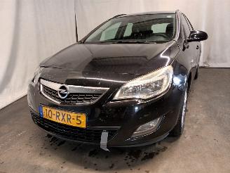 skadebil auto Opel Astra Astra J Sports Tourer (PD8/PE8/PF8) Combi 1.4 16V ecoFLEX (A14XER(Euro=
 5)) [74kW]  (10-2010/10-2015) 2011/8