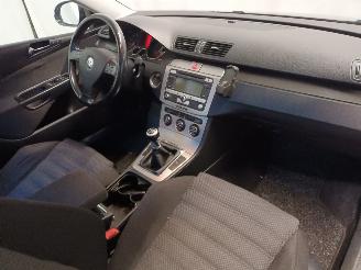 Volkswagen Passat Passat Variant (3C5) Combi 1.6 FSI 16V (BLF(Euro 4)) [85kW]  (08-2005/=
06-2008) picture 9