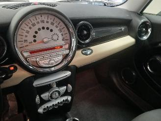 Mini Mini Mini (R56) Hatchback 1.6 16V One (N16-B16A) [72kW]  (03-2010/11-2013) picture 16