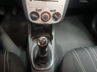 Opel Corsa Corsa D Hatchback 1.4 16V Twinport (Z14XEP(Euro 4)) [66kW]  (07-2006/0=
8-2014) picture 17