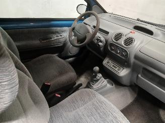 Renault Twingo Twingo (C06) Hatchback 3-drs 1.2 16V (D4F-708) [55kW]  (10-2003/05-200=
7) picture 9