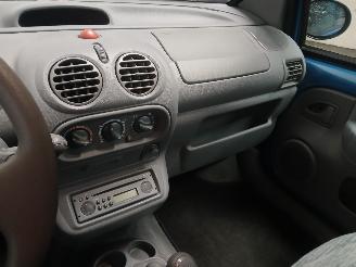 Renault Twingo Twingo (C06) Hatchback 3-drs 1.2 16V (D4F-708) [55kW]  (10-2003/05-200=
7) picture 16