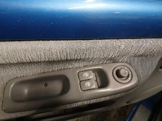 Renault Twingo Twingo (C06) Hatchback 3-drs 1.2 16V (D4F-708) [55kW]  (10-2003/05-200=
7) picture 13