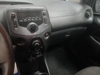 Toyota Aygo Aygo (B40) Hatchback 1.0 12V VVT-i (1KR-FE) [51kW]  (05-2014/06-2018) picture 16