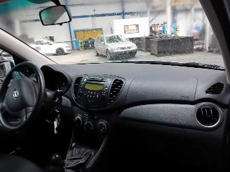 Hyundai I-10 i10 (F5) Hatchback 1.1i 12V (G4HG5) [51kW]  (04-2011/12-2013) picture 5