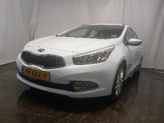 Vaurioauto  passenger cars Kia Cee d Cee'd Sportswagon (JDC5) Combi 1.6 GDI 16V (G4FD) [99kW]  (09-2012/12-=
2018) 2012/9