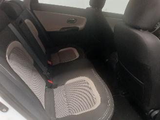 Kia Cee d Cee'd Sportswagon (JDC5) Combi 1.6 GDI 16V (G4FD) [99kW]  (09-2012/12-=
2018) picture 9