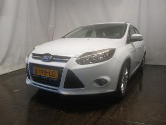 krockskadad bil auto Ford Focus Focus 3 Wagon Combi 1.6 TDCi 115 (T1DA(Euro 5)) [85kW]  (05-2011/05-20=
18) 2014/9