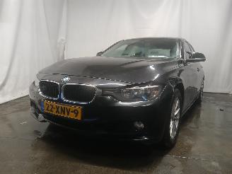 krockskadad bil auto BMW 3-serie 3 serie (F30) Sedan 320i 2.0 16V (N20-B20D) [135kW]  (03-2012/10-2018)= 2012/6