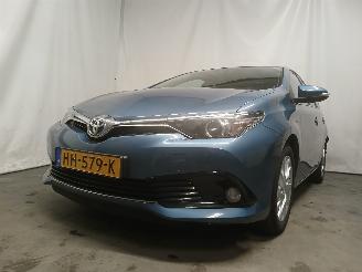 Vaurioauto  passenger cars Toyota Auris Auris (E18) Hatchback 5-drs 1.8 16V Hybrid (2ZRFXE) [100kW]  (10-2012/=
03-2019) 2015/11
