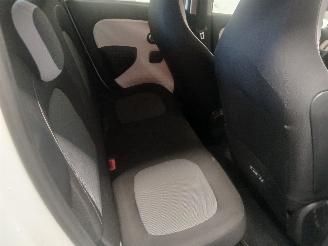 Renault Twingo Twingo III (AH) Hatchback 5-drs 1.0 SCe 70 12V (H4D-400(H4D-A4)) [52kW=
]  (09-2014/...) picture 10