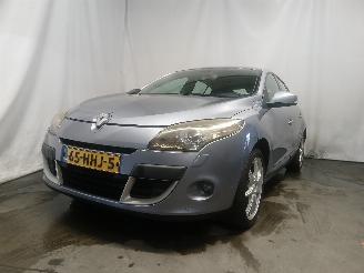 Voiture accidenté Renault Mégane Megane III Berline (BZ) Hatchback 5-drs 1.6 16V (K4M-858(K4M-R8)) [81k=
W]  (10-2008/03-2017) 2008/11