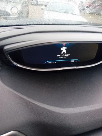 Peugeot 5008 5008 II (M4/MC/MJ/MR) MPV 1.2 12V e-THP PureTech 130 (EB2DTS(HNY)) [96=
kW]  (12-2016/12-2024) picture 2