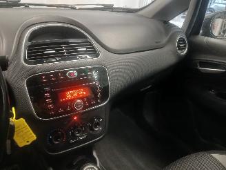 Fiat Punto Punto III (199) Hatchback 0.9 TwinAir (312.A.2000) [63kW]  (03-2012/..=
=2E) picture 16