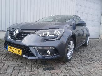 krockskadad bil auto Renault Mégane Megane IV Estate (RFBK) Combi 5-drs 1.3 TCE 115 16V (H5H-470(H5H-B4)) =
[85kW]  (01-2018/...) 2018/6