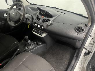 Renault Twingo Twingo II (CN) Hatchback 3-drs 1.2 16V (D4F-770) [55kW]  (03-2007/09-2=
014) picture 8