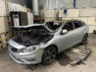 Autoverwertung Volvo V-60 V60 I (FW/GW) Combi 2.4 D6 20V AWD Twin Engine Plug-in Hybrid (D97PHEV=
(Euro 6)) [206kW]  (03-2015/05-2018) 2015/12