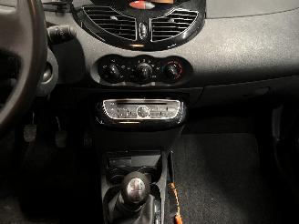 Renault Twingo Twingo II (CN) Hatchback 3-drs 1.2 16V (D4F-764(D4F-E7)) [55kW]  (03-2=
007/09-2014) picture 17