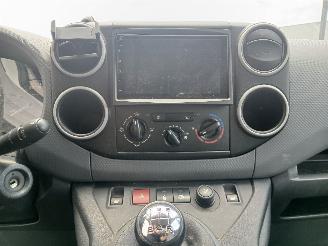 Peugeot Partner Partner (GC/GF/GG/GJ/GK) Van 1.6 (TU5JP4B(NFR)) [66kW]  (04-2008/02-20=
12) picture 16