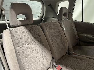 Mazda Premacy Premacy MPV 1.8 16V (FPE1) [74kW]  (07-1999/03-2005) picture 9