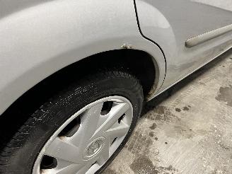 Mazda Premacy Premacy MPV 1.8 16V (FPE1) [74kW]  (07-1999/03-2005) picture 21