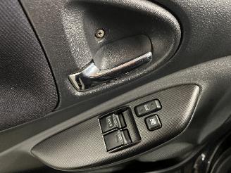 Toyota Yaris Yaris (P1) Hatchback 1.5 TS 16V VVT-i (1NZFE) [77kW]  (01-2003/11-2005=
) picture 12