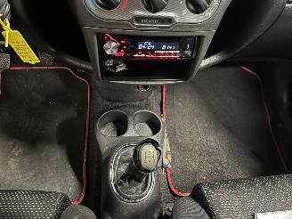 Toyota Yaris Yaris (P1) Hatchback 1.5 TS 16V VVT-i (1NZFE) [77kW]  (01-2003/11-2005=
) picture 17