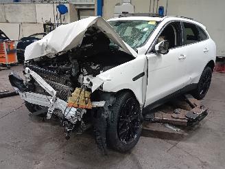 Vrakbiler auto Jaguar F-Pace F-Pace SUV 2.0 D 180 16V AWD (204DTD(AJ20D4)) [132kW]  (09-2015/12-202=
5) 2017/5