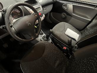 Peugeot 107 107 Hatchback 1.0 12V (384F(1KR)) [50kW]  (06-2005/05-2014) picture 16