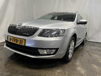krockskadad bil auto Skoda Octavia Octavia Combi (5EAC) Combi 5-drs 1.6 TDI Greenline 16V (CRKB) [81kW]  =
(05-2013/07-2020) 2014/4