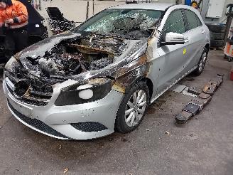 Dezmembrări autoturisme Mercedes A-klasse A (W176) Hatchback 1.6 A-180 16V (M270.910) [90kW]  (09-2012/05-2018) 2012/11