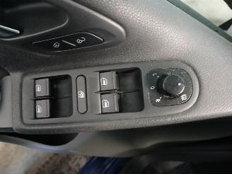 Volkswagen Golf Golf VI (5K1) Hatchback 1.6 TDI 16V (CAYC(Euro 5)) [77kW]  (02-2009/11=
-2012) picture 14