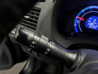 Toyota Auris Auris (E15) Hatchback 1.8 16V HSD Full Hybrid (2ZRFXE) [100kW]  (09-20=
10/09-2012) picture 23