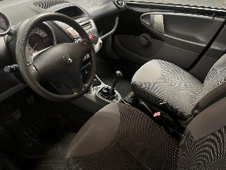 Peugeot 107 107 Hatchback 1.0 12V (384F(1KR)) [50kW]  (06-2005/05-2014) picture 17