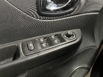 Renault Captur Captur (2R) SUV 1.5 Energy dCi 90 FAP (K9K-608(K9K-B6)) [66kW]  (06-20=
13/...) picture 17