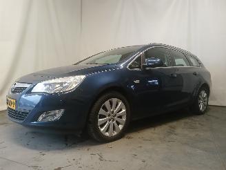 Opel Astra Astra J Sports Tourer (PD8/PE8/PF8) Combi 1.4 Turbo 16V (A14NET(Euro 5=
)) [103kW]  (10-2010/10-2015) picture 3