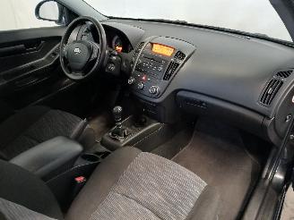 Kia Cee d Cee'd Sporty Wagon (EDF) Combi 1.4 16V (G4FA) [80kW]  (09-2007/12-2012=
) picture 8