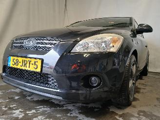 krockskadad bil auto Kia Cee d Cee'd Sporty Wagon (EDF) Combi 1.4 16V (G4FA) [80kW]  (09-2007/12-2012=
) 2009/8