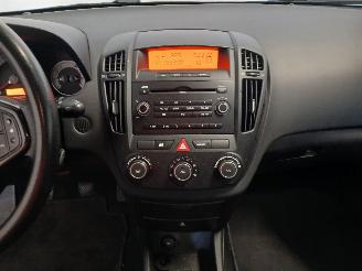 Kia Cee d Cee'd Sporty Wagon (EDF) Combi 1.4 16V (G4FA) [80kW]  (09-2007/12-2012=
) picture 14